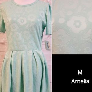 LuLaRoe Amelia - Size Medium